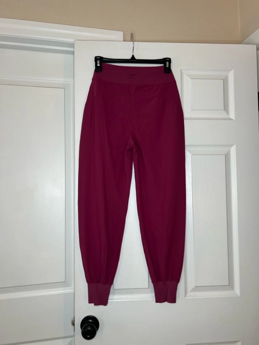 Nike Womens Nylon Blend Lightweight Jogger Pants Elastic Waist Size XS Burgundy
